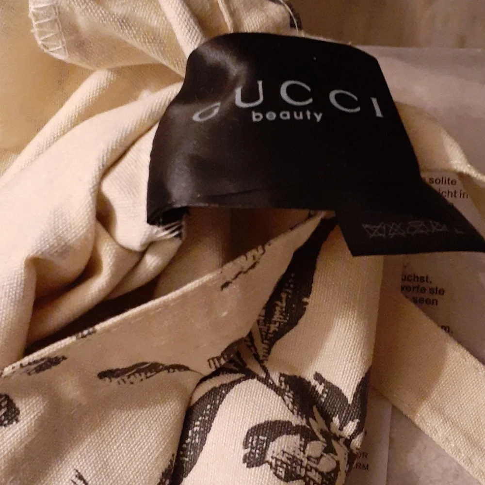 GUCCI FEMALE SATIN BLOOM POUCH TOTE NWT - Picture 9 of 11
